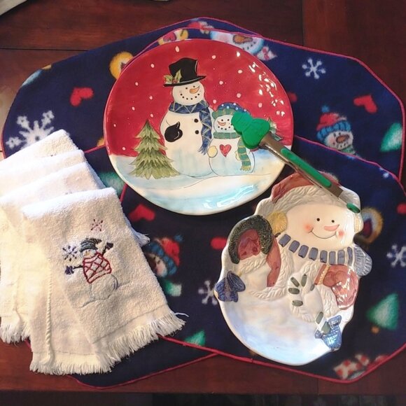 EUC Vintage Christmas Snowman Plates & Placemats Bundle + - Picture 1 of 7